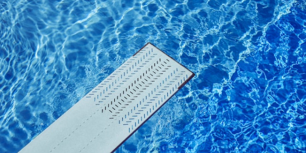 Za dużo chloru w basenie ogrodowym – jak to zneutralizować?