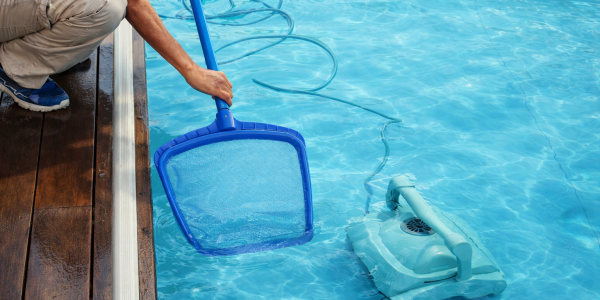 Odkurzacz basenowy Bassau – prosty sposób na czyste dno i mniej chemii w basenie