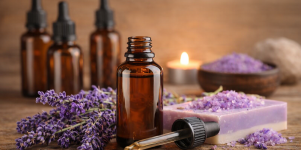 Zestaw olejków do aromaterapii jako prezent – jak wybrać zapach ‘w ciemno’ i nie chybić?